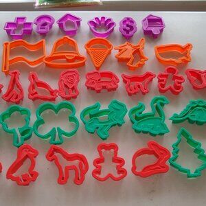Wilton Cookie cutters assorted animals, shapes, pets, dinosaurs....